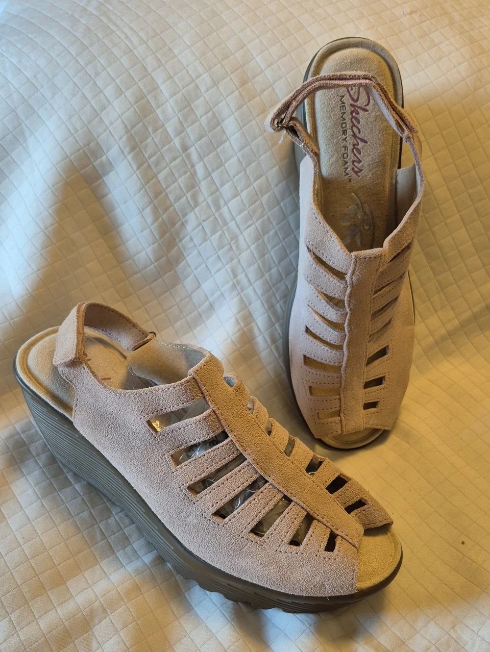 Skechers 8.5 Light Pink Suede Wedge Shoes - New